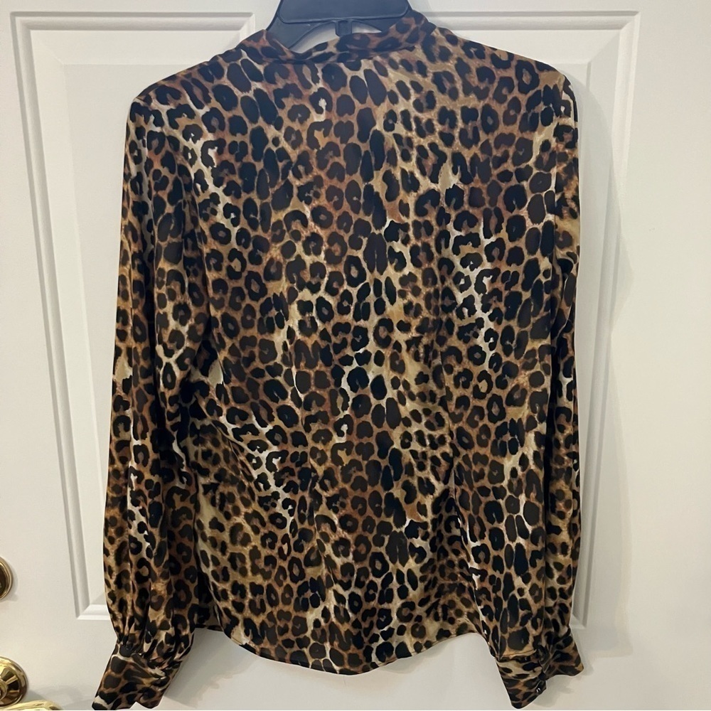 Express long sleeve cheetah print shirt or blouse size M - Picture 2 of 4